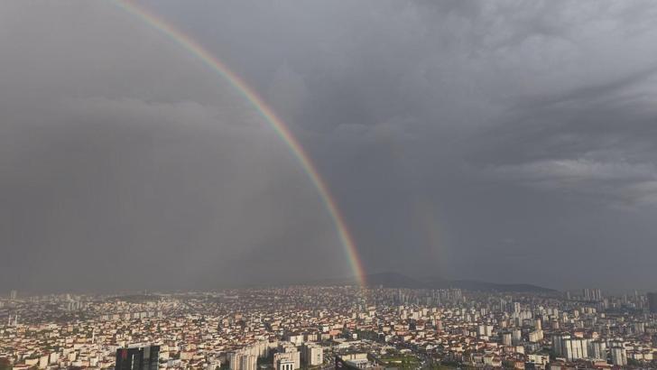 İstanbul'da yağışın ardından gökkuşağı sürprizi