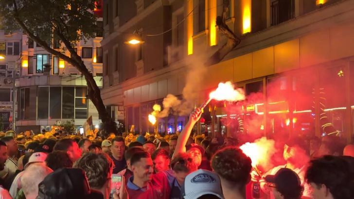 İstanbul'da Aston Villa taraftarları şampiyonluğu kutladı