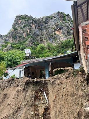 Hatay'da sağanak nedeniyle tek katlı ev çöktü; 1 ölü, 3 yaralı / Ek fotoğraf
