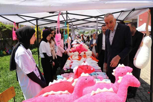 TÜBİTAK projelerini ve el emeği ürünleri sergilediler