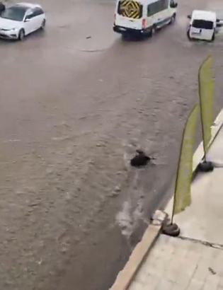 Ankara'da sağanak; alt geçit ve caddeler suyla doldu (2)