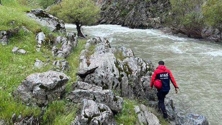 Muş’ta çaya düşen kadını arama çalışmaları sürüyor