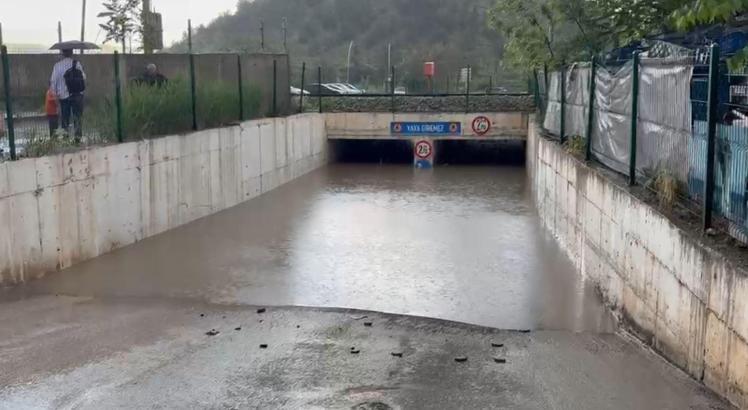 Kırıkkale'de sağanak; altgeçit ve caddeler suyla doldu