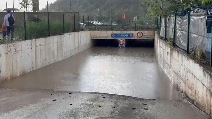 Kırıkkale'de sağanak; altgeçit ve caddeler suyla doldu