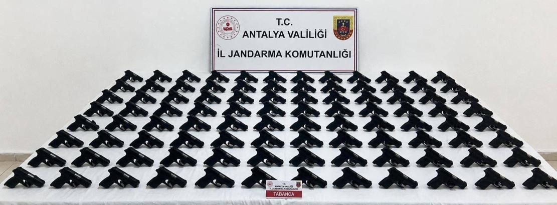 Serik'te ruhsatsız silah operasyonu