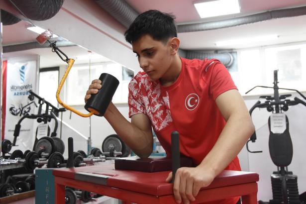 15 yaşında bileğiyle Avrupa şampiyonu