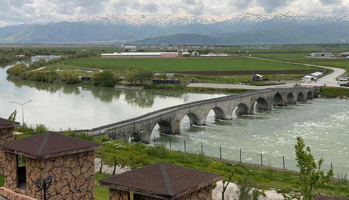 Muş'ta Alparslan-2 Barajı ve HES’te ilk kez dolusavak kapakları açıldı