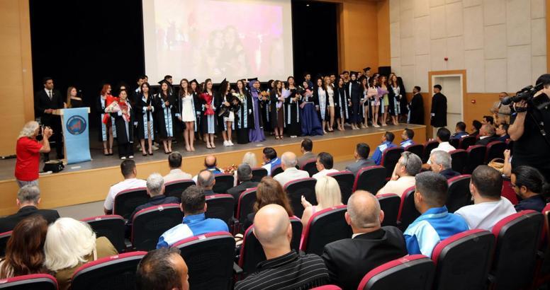 Manavgat Sosyal ve Beşeri Bilimler Fakültesi öğrencileri mezun oldu