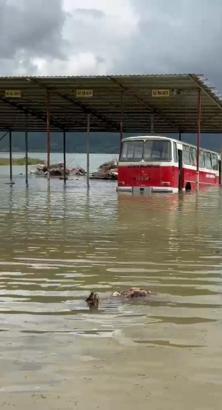 Taşkın riskine karşı Turhal'da köprüler sökülüyor (2)