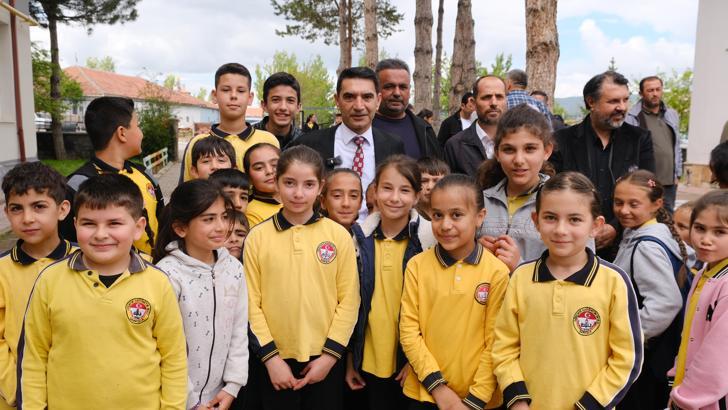 Başkan Toy’dan öğrencilere bayram harçlığı