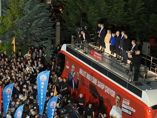 Özgür Özel: Biz en kısa zamanda sandık istiyoruz, kurultay istiyoruz