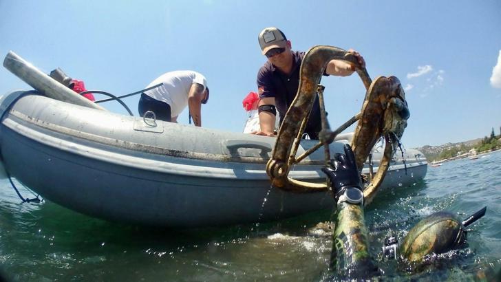 Bodrum’da denizden 2,5, karadan 20 ton atık toplandı
