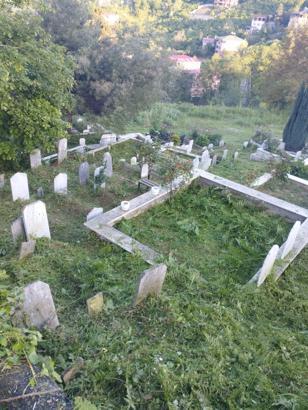 Trabzon'da Kurban Bayramı öncesi mezarlıklar temizlendi