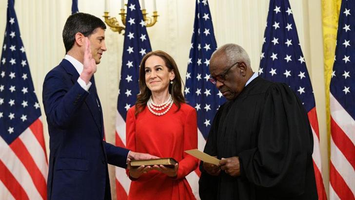 Fed'in yeni başkanı Kevin Warsh yemin ederek göreve başladı