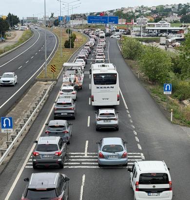 İstanbul-Tekirdağ kara yolunda trafik yoğunluğu