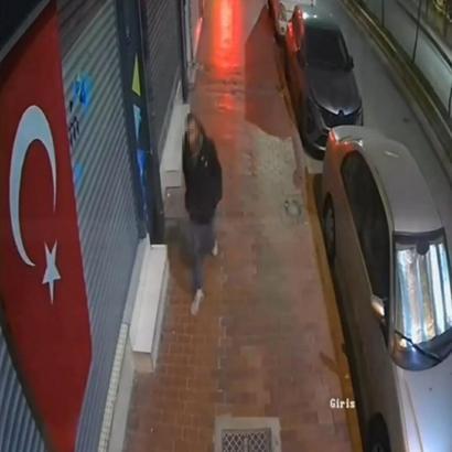Kuşadası’nda Türk bayrağını kepenkten söken kişiye adli kontrol
