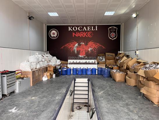 Kocaeli’de bir TIR’da 1 milyon 700 bin sentetik ecza hap ele geçirildi
