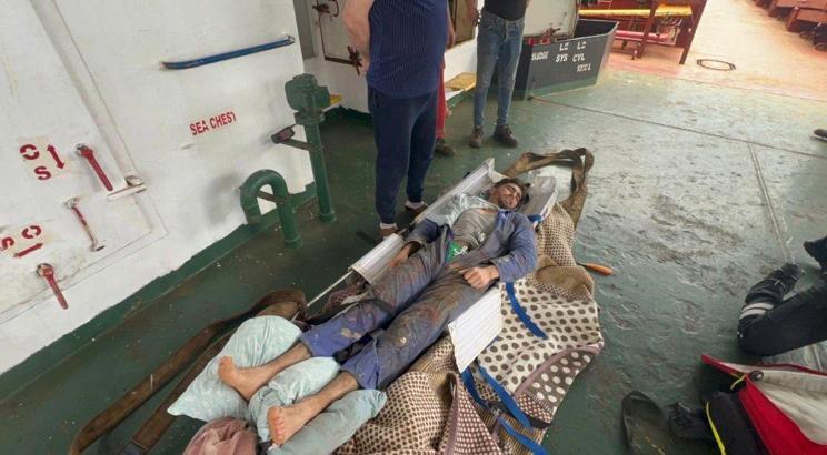 Marmara Denizi’nde gemide yaralanan personel tahliye edildi