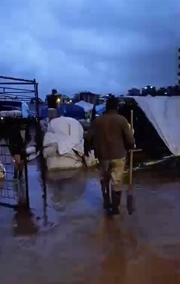 Adana’da sağanak, hayatı olumsuz etkiledi