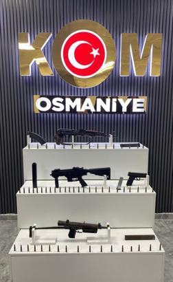 Otomobilde uzun namlulu tüfek ve mühimmat ele geçirildi