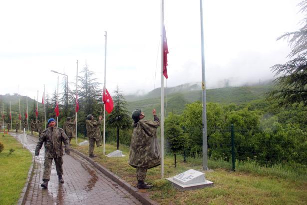 Bingöl'de 33 yıl önce şehit edilen 33 asker törenle anıldı