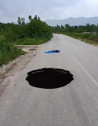 Tokat'ta sağanak nedeniyle yol çöktü