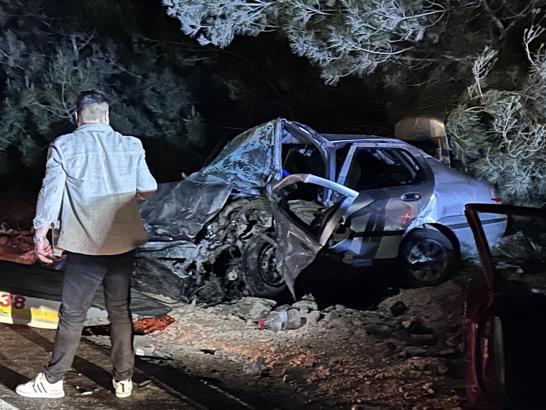 Adana'da iki otomobil çarpıştı: 2 ölü, 3 yaralı