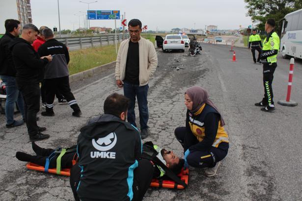 Kullandığı otomobil, eşinin mesai arkadaşının motosikletiyle çarpıştı: 1'i ağır, 2 yaralı
