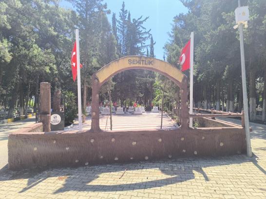 Reyhanlı ve Kumlu’da mezarlıklar bayrama hazırlanıyor