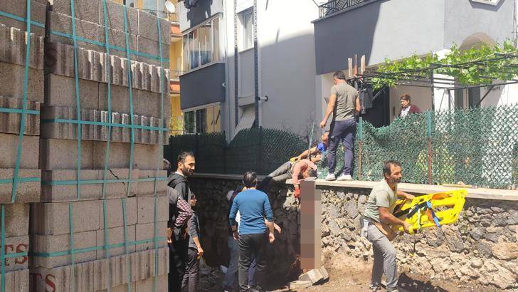 4’üncü kattan düşen işçi sırtına saplanan demirle hastaneye kaldırıldı