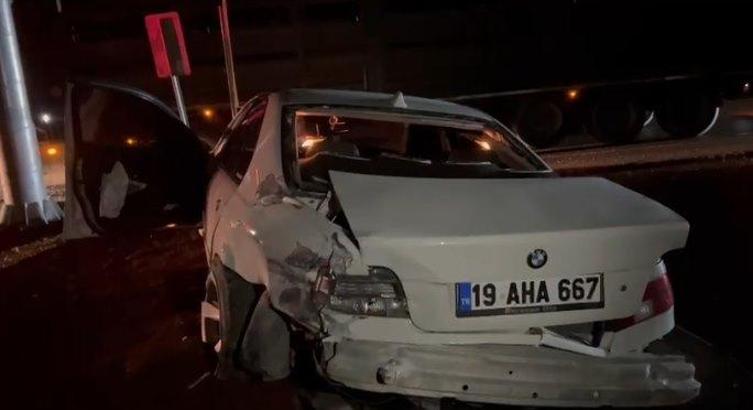 Çorum'da TIR ile otomobil çarpıştı: 2 yaralı