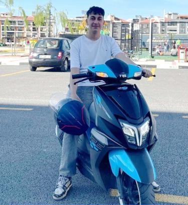 Otomobille çarpışan motosikletin sürücüsü öldü, arkadaşı yaralandı