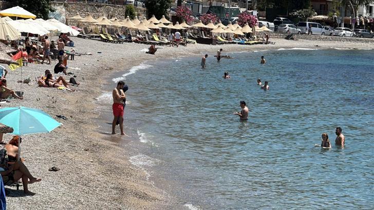 Bodrum'da bayram tatilinde sahillerde yoğunluk