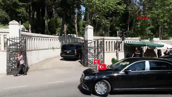 Cumhurbaşkanı Erdoğan, Karacaahmet Mezarlığı'nı ziyaret etti