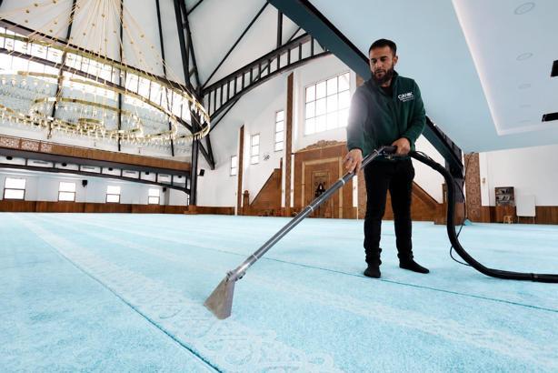 Canik belediyesi bayram öncesi cami ve sokaklarda temizlik yaptı