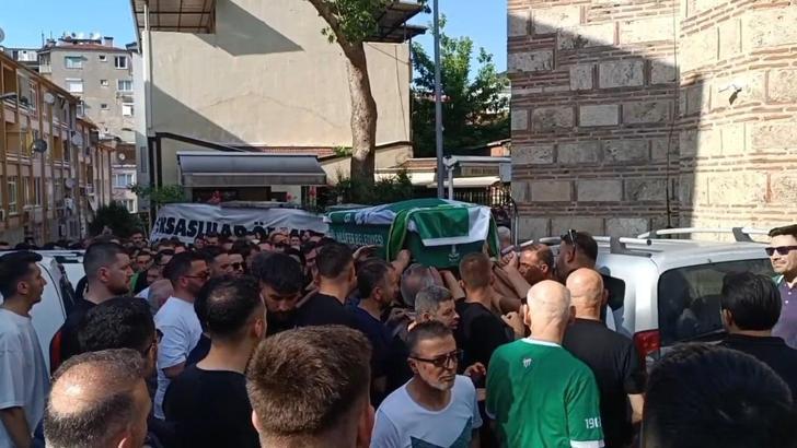 Motosikletiyle refüje çarpıp ölen kuryenin kardeşi de 4 yıl önce motosiklet kazasında ölmüş (2)