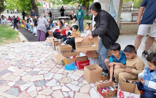 Kaş'ta çocukların şeker toplama geleneği sürüyor