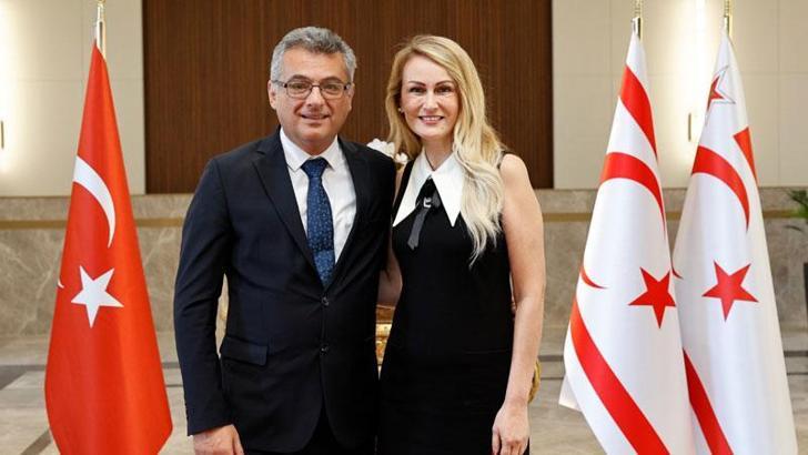 KKTC Cumhurbaşkanı Tufan Erhürman vatandaşlarla bayramlaştı