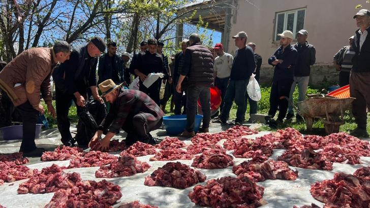 Bir asırdır devam eden dayanışma geleneğiyle kurban etleri eşit dağıtılıyor