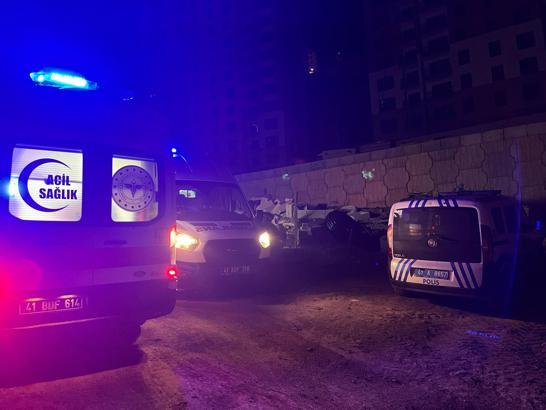 Cezaevinden izinli çıkan koca, eşi ile evde bulunan kadını bıçakladı