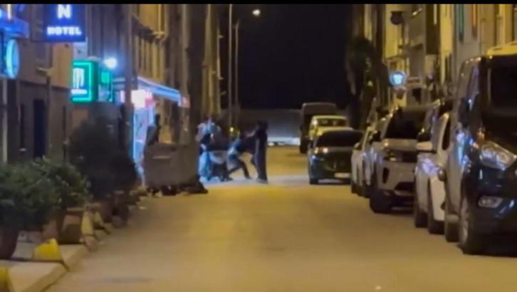Sokaktaki kavgada 16 yaşında çocuk bıçakla yaralandı