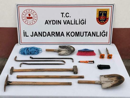 Aydın'da kaçak tarihi eser kazısına suçüstü; 3 gözaltı