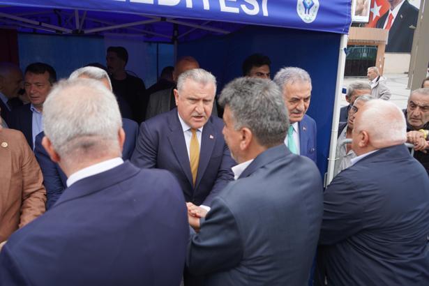 Bakan Bak, memleketi Rize'de geleneksel bayramlaşma törenine katıldı