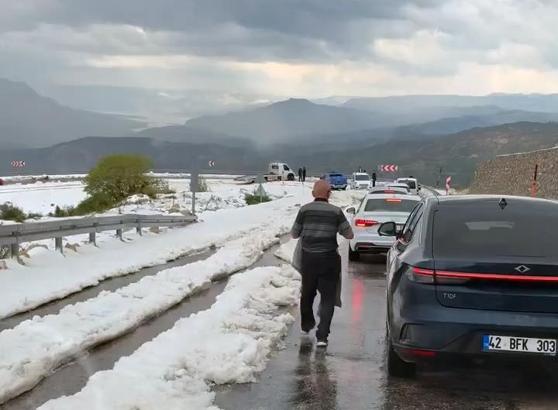 Karaman’da dolu yağışı yaşamı olumsuz etkiledi