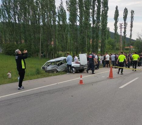 Amasya’da iki otomobil çarpıştı: Dede ve torun öldü, 2 yaralı
