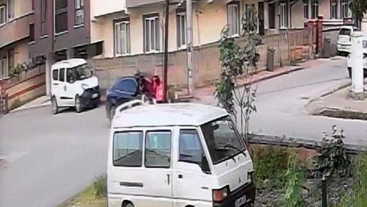 Bursa'da motosiklet ile otomobilin çarpıştığı kaza kamerada