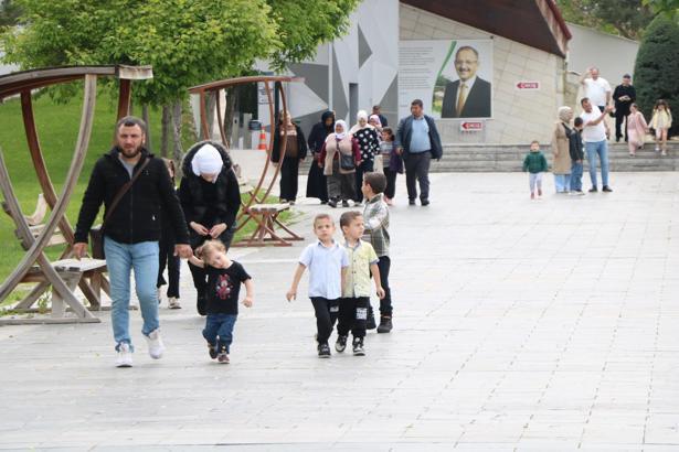 Kayseri Hayvanat Bahçesi'nde bayram yoğunluğu; bir günde 20 bin ziyaretçi