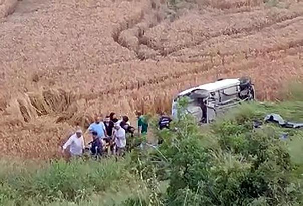 Otomobil şarampole devrildi: 1 ölü, 1 yaralı
