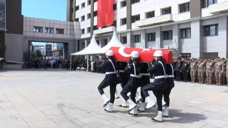 Şehit polis memuru Aydın Üyenarık için İstanbul Emniyet Müdürlüğü'nde tören