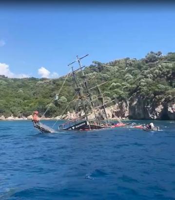 Marmaris’te tur teknesi battı, 110 yolcu tahliye edildi